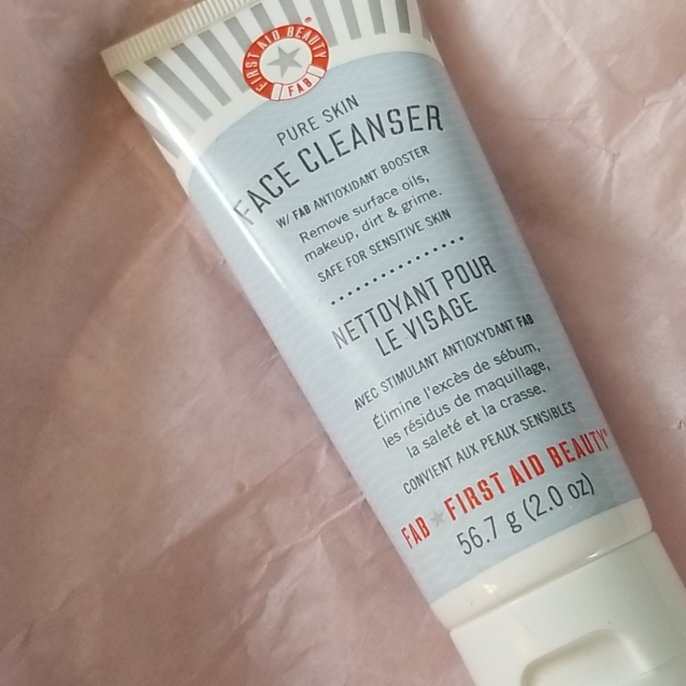 4/25 bundle item. First Aid Beauty Pure Skin Face Cleanser